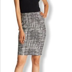 Amanda and Chelsea printed pencil skirt.